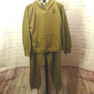 JOLIE &JOY Joggers Pants Suit Cuts in top and pants